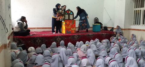 گزارش تصویری2/ اجرای نمایش تماشاخانه‌های سیار کانون در شهرها و روستاهای همدان