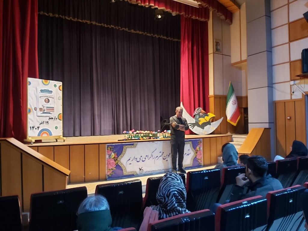 نشست آموزشی «زبان بدن در قصه‌گویی» در مرکز مجتمع کانون استان البرز