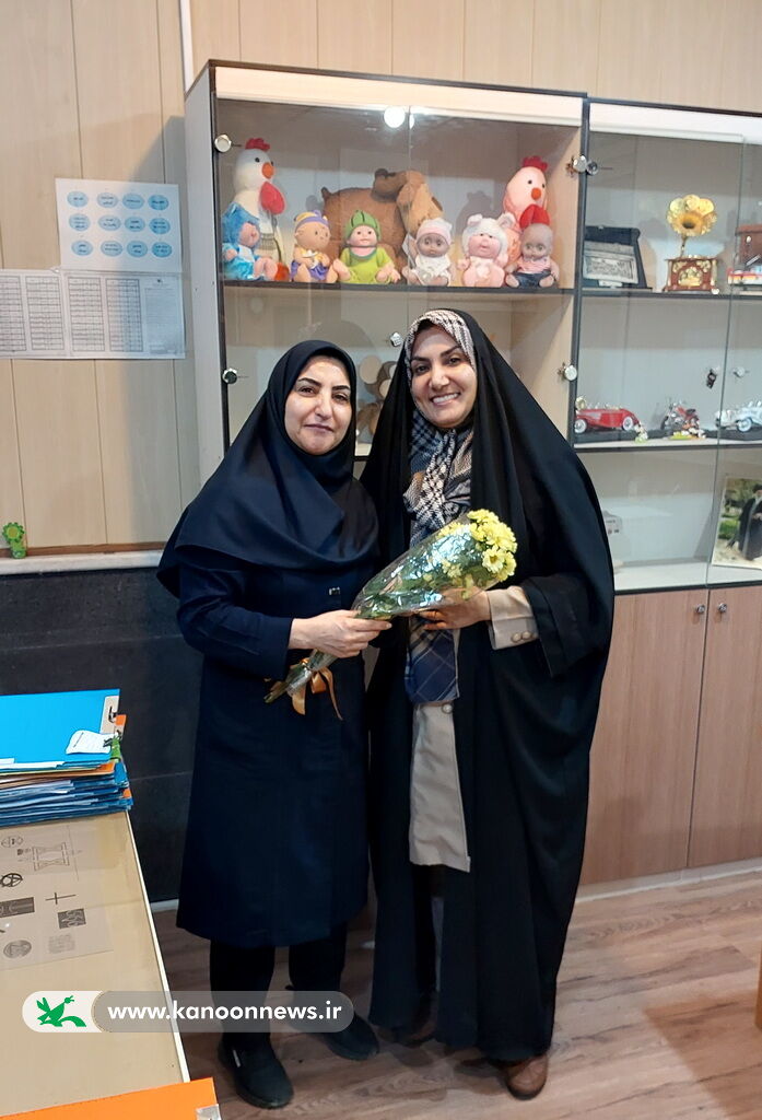 تقدیر مدیرکل کانون استان بوشهر از بانوان شاغل در کانون