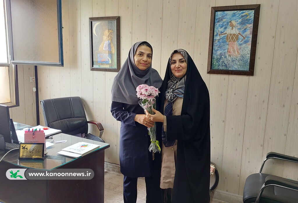 تقدیر مدیرکل کانون استان بوشهر از بانوان شاغل در کانون