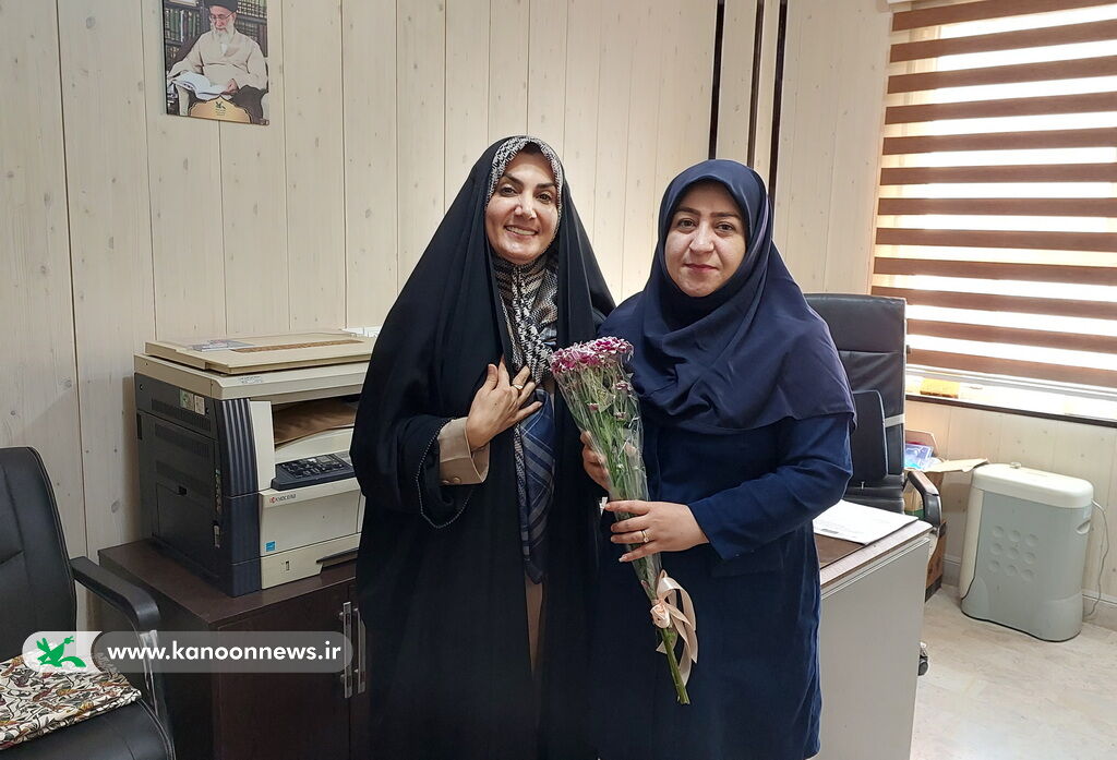 تقدیر مدیرکل کانون استان بوشهر از بانوان شاغل در کانون