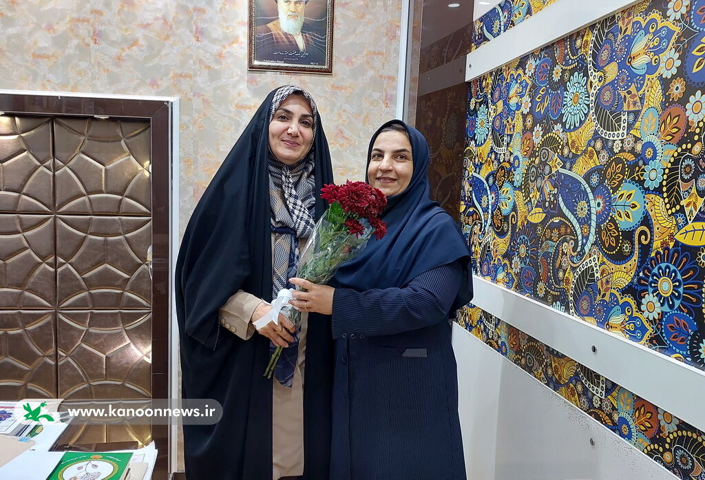 تقدیر مدیرکل کانون استان بوشهر از بانوان شاغل در کانون