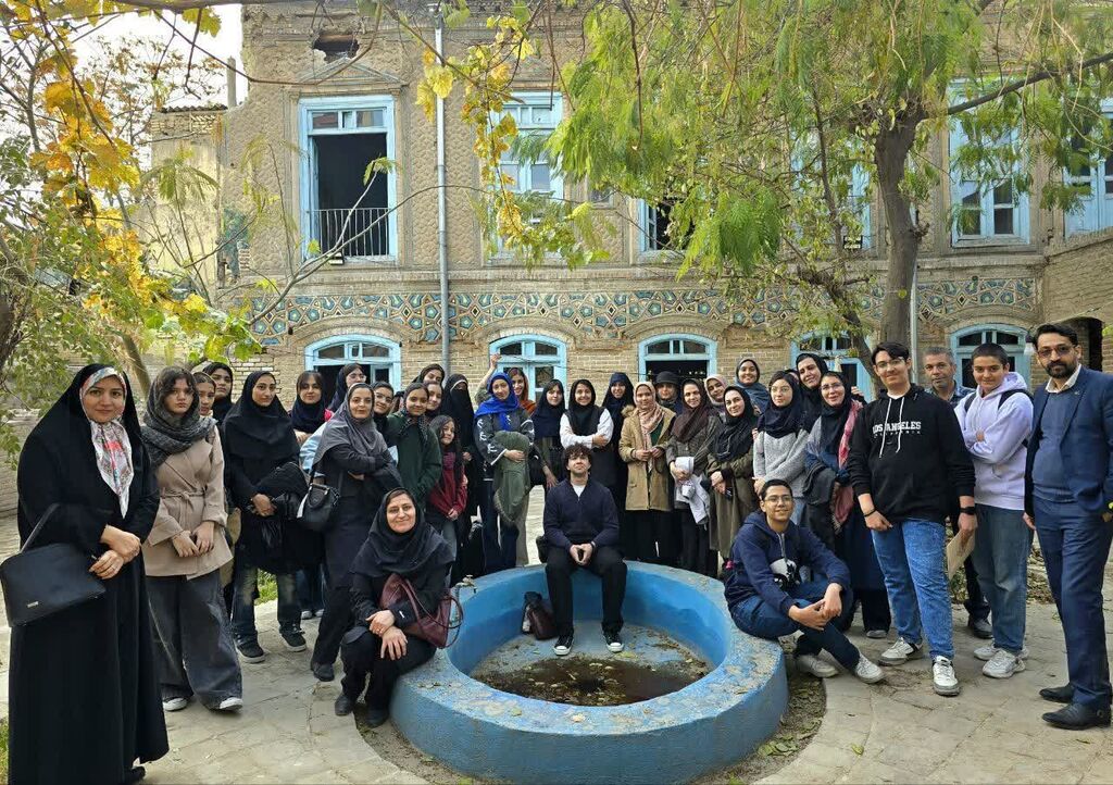 ورکشاپ از پژوهش تا خیال پژوهشگری میدانی نوجوانان در خانه قدیمی غفوری مشهد