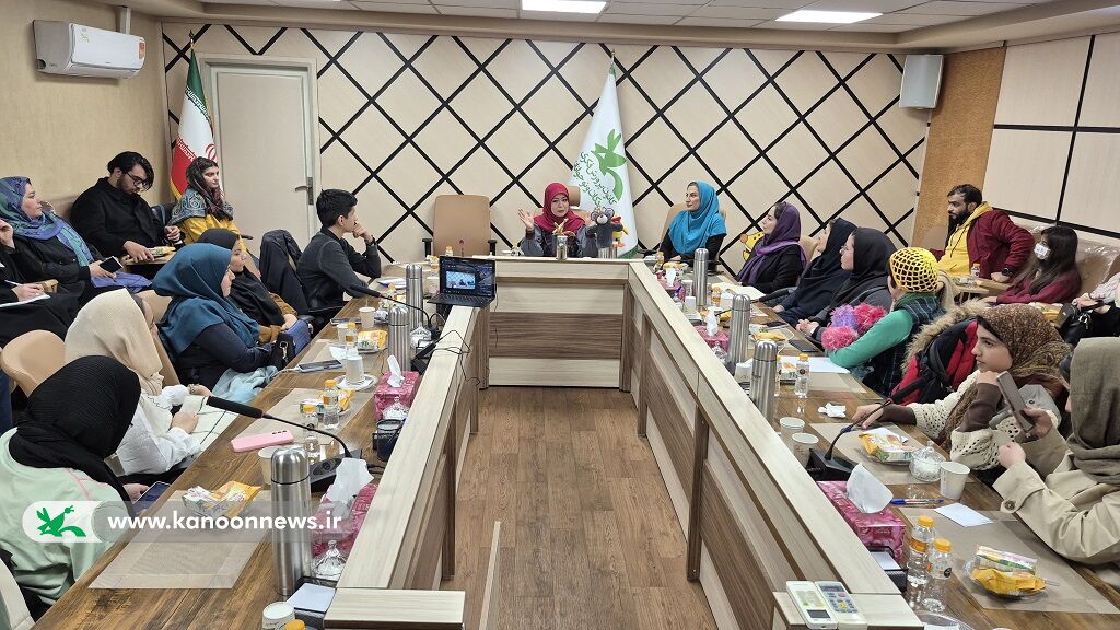 نشست نقش عروسک و اشیا در قصهگویی استفاده از اشیا در قصهگویی تقویتکننده بخش تحلیلی بچههاست