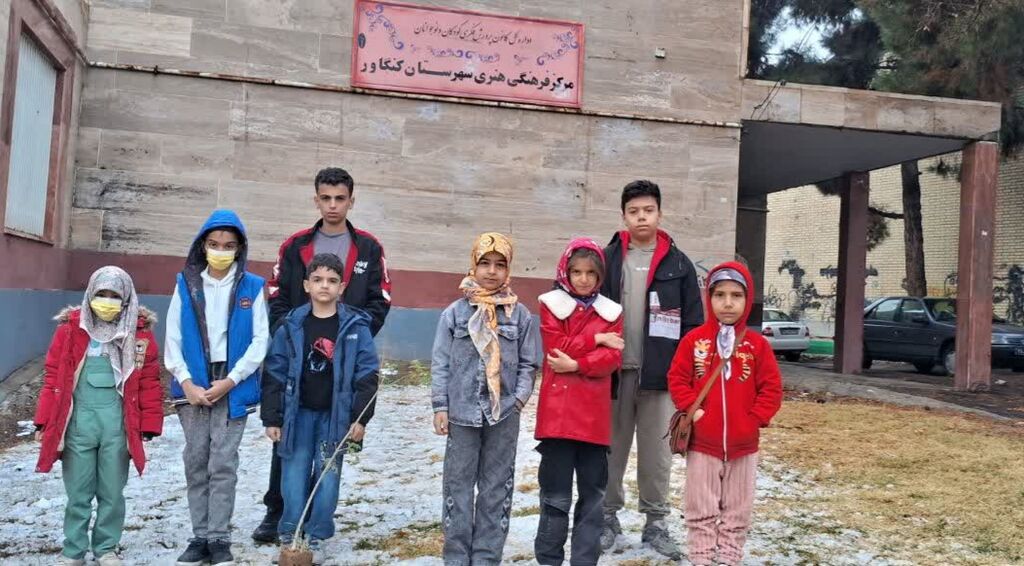 کاشت «درختان مهر» به یاد بانوی مهربانیها در کنگاور