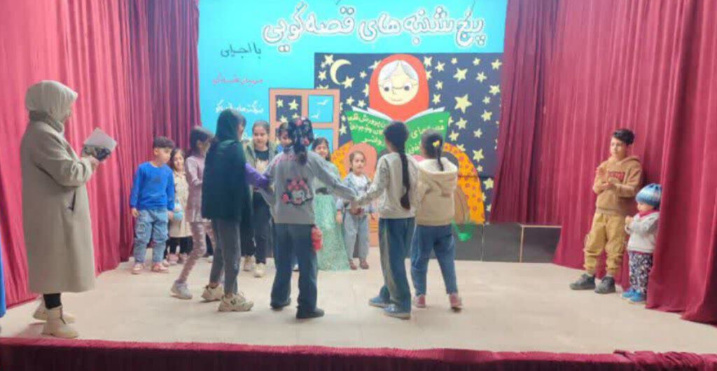 مرکز روانسر آیین کهن قصهگویی را با یاد مادران پیوند زد