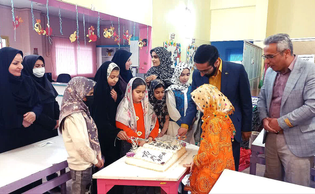 نشست ادبی نوجوانان در بن؛ تلاقی قلمهای جوان با فرهنگ ایثار و شهادت