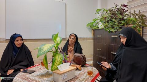 بازدید استاندار قم از رویداد مادرانه و دخترانه «شاددُخت»