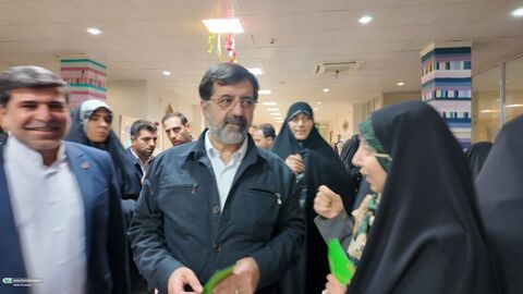 بازدید استاندار قم از رویداد مادرانه و دخترانه «شاددُخت»