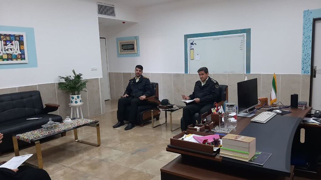 جلسه بررسی زمینههای مشارکت نیروی انتظامی استان در جشنواره قصهگویی کانون استان البرز