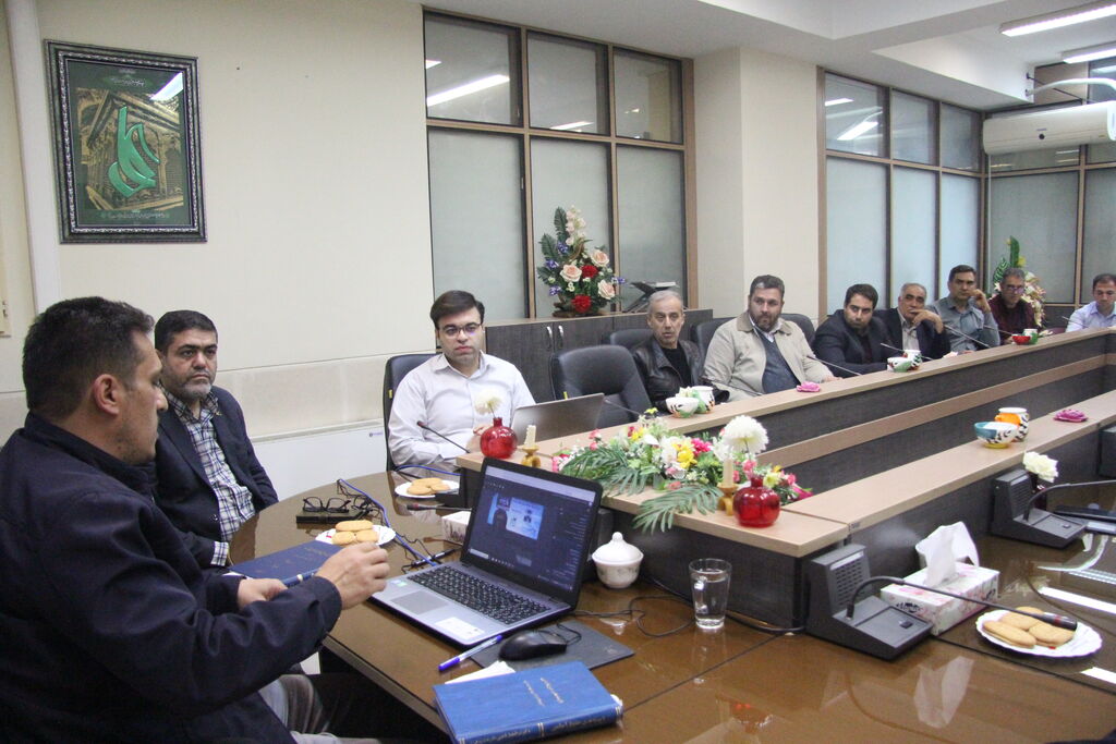 نشست تخصصی آشنایی با قانون اساسی در کانون آذربایجان‌غربی