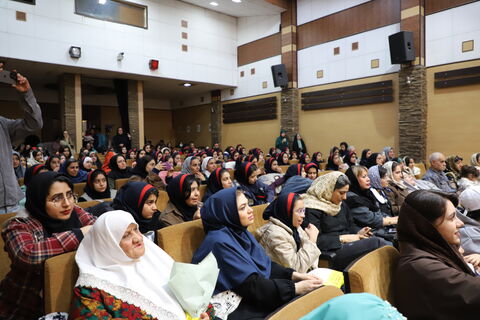 چند نما از دومین روز از برگزاری مرحله استانی بیست و پنجمین جشنواره بین المللی قصه‌گویی در کانون قزوین