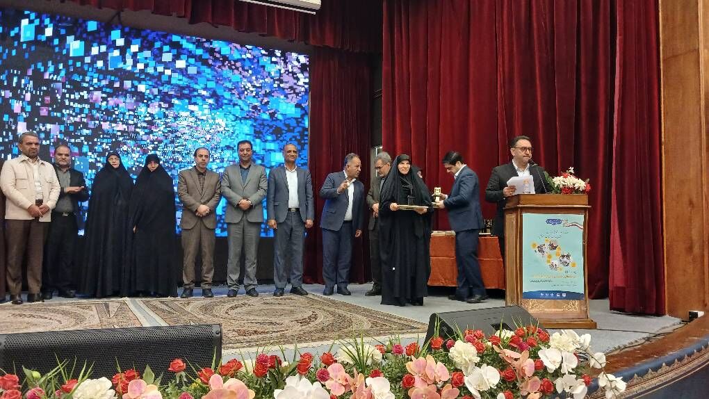 مربی کانون قزوین پژوهش‌گر برتر آموزش‌ و پرورش شد