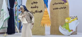 هنرنمایی قصه گویان در عصر روز اول در گود قصه گویی خراسان جنوبی