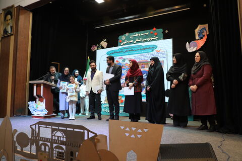 چند نما از برگزاری آیین اختتامیه رده استانی بیست و هفتمین جشنواره بین المللی قصه‌گویی در کانون قزوین