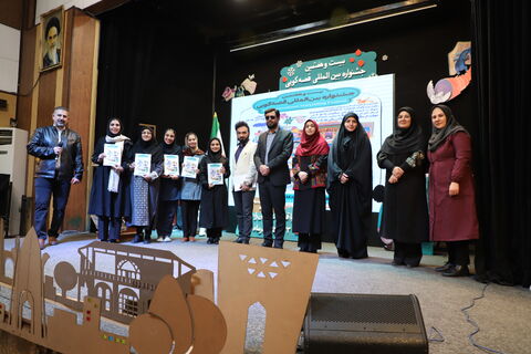 چند نما از برگزاری آیین اختتامیه رده استانی بیست و هفتمین جشنواره بین المللی قصه‌گویی در کانون قزوین