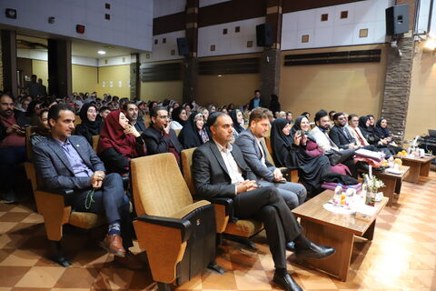 چند نما از برگزاری آیین اختتامیه رده استانی بیست و هفتمین جشنواره بین المللی قصه‌گویی در کانون قزوین
