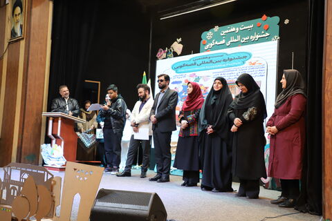 چند نما از برگزاری آیین اختتامیه رده استانی بیست و هفتمین جشنواره بین المللی قصه‌گویی در کانون قزوین