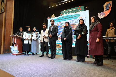 چند نما از برگزاری آیین اختتامیه رده استانی بیست و هفتمین جشنواره بین المللی قصه‌گویی در کانون قزوین