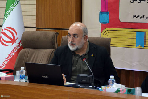 نشست صمیمی معاون فرهنگی کانون با کارشناسان آموزش و پژوهش کشور در جشنواره ملی پژوهش