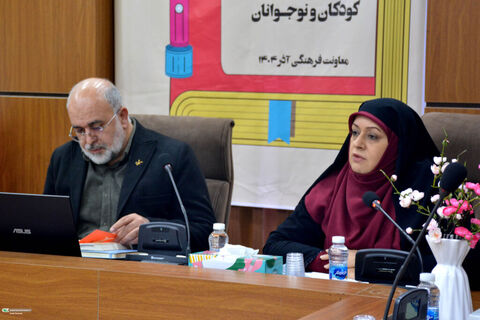 نشست صمیمی معاون فرهنگی کانون با کارشناسان آموزش و پژوهش کشور در جشنواره ملی پژوهش