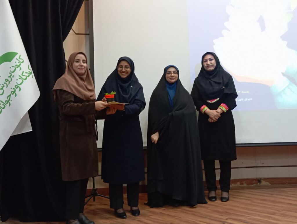 ویژه برنامه میلاد حضرت فاطمه زهرا(س) تحت عنوان "روشنای مهر" در کانون هرمزگان برگزار شد