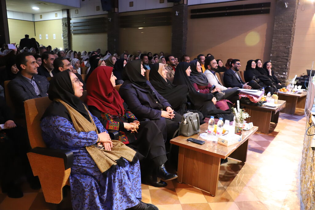 قطار رده استانی جشنواره بین المللی قصه‌گویی در کانون استان قزوین به مقصد رسید