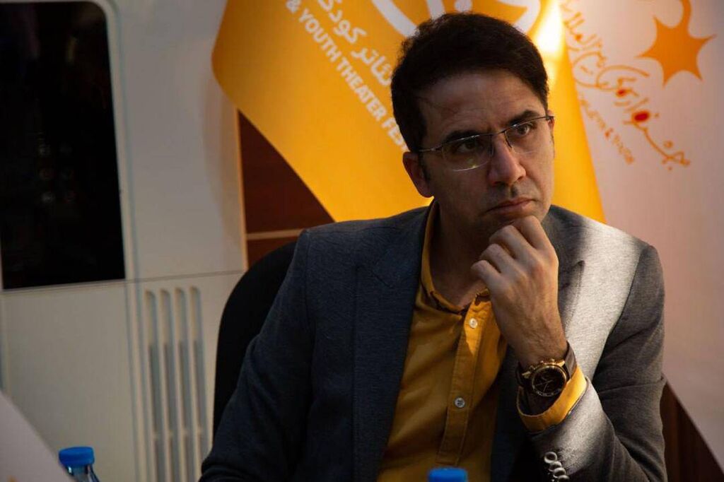 گفتوگو با علیرضا آقایی داور رده استانی جشنواره قصهگویی کانون کرمانشاه