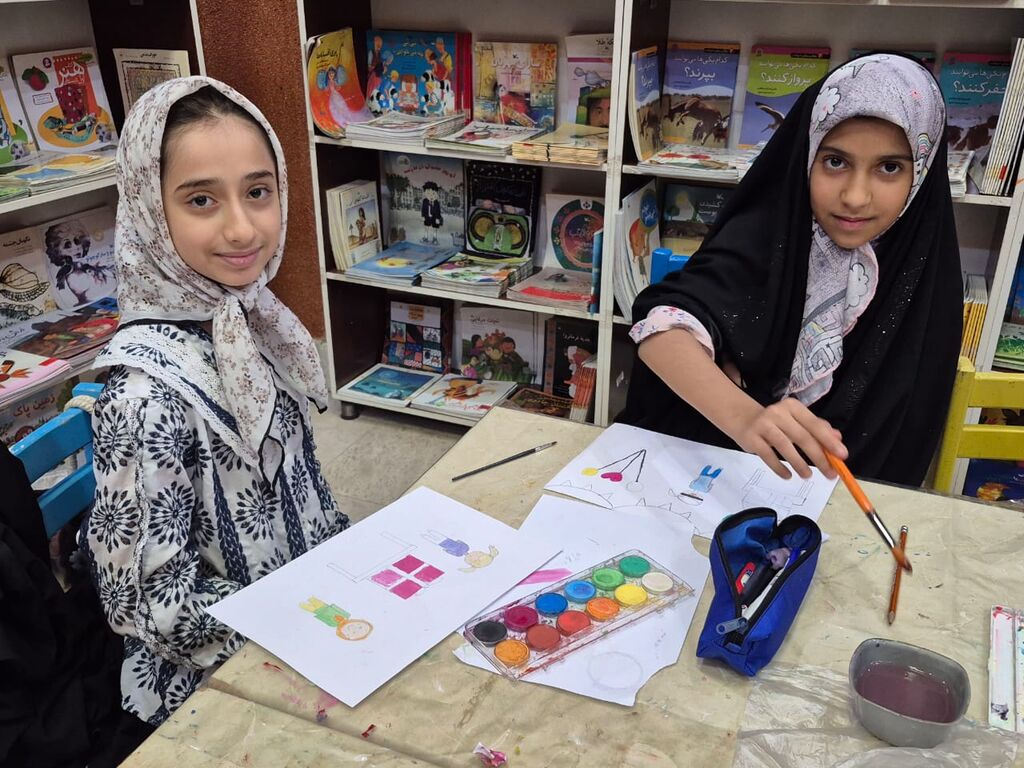 برگزاری کارگاه نقاشی با تکنیک آبرنگ ویژه دختران در مرکز شماره یک بندرعباس