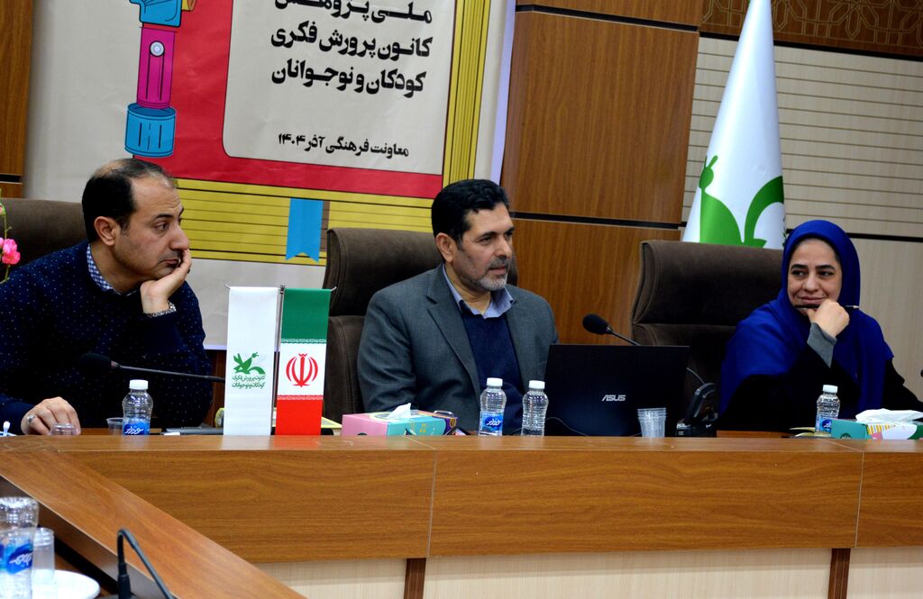 عرفان و کودکی بیش از کتاب، مربیمحور است