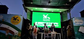 استقبال پرشور کودکان و خانواده‌ها از تماشاخانه سیار کانون در جشنواره اقوام