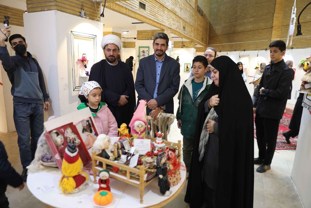 افتتاحیه اولین نمایشگاه جشنواره‌ی ملی عروسک‌های سرزمین من، همزمان با آغاز جشنواره‌ی قصه‌گویی استان تهران