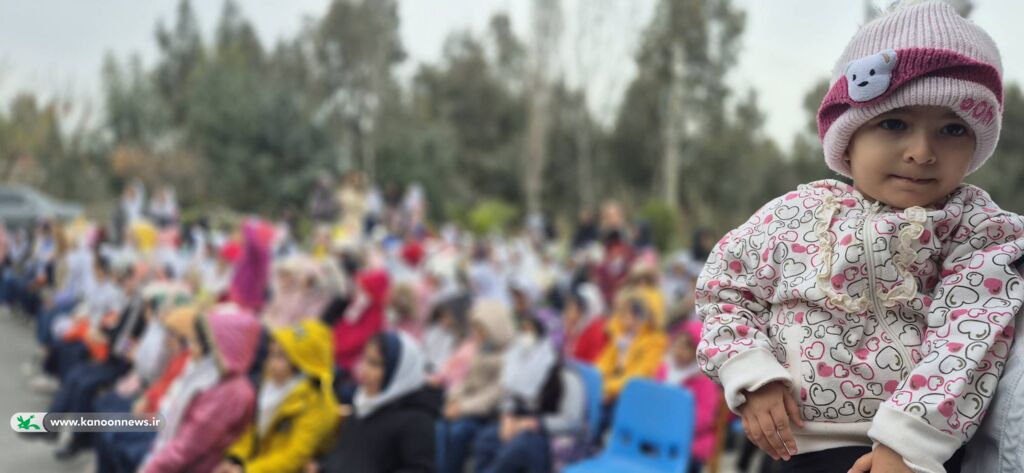 چرخهای شادی در گلستان میچرخد؛ تماشاخانه سیار کانون کشور مهمان کودکان بندرگز