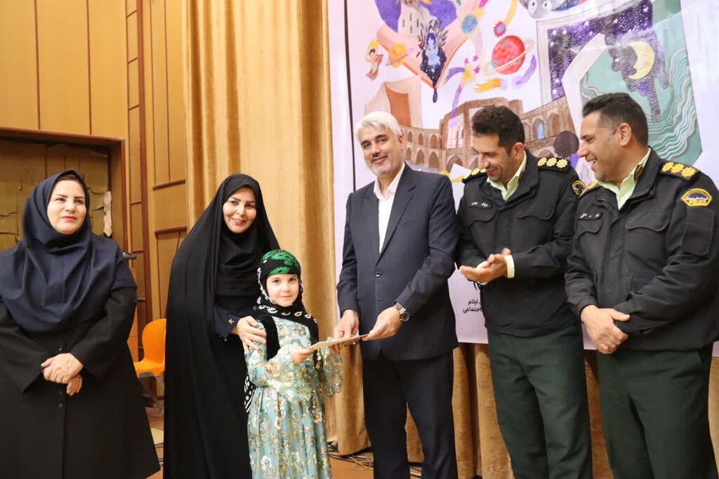 قصه‌گویی علاوه برانتقال ارزش‌ها و هنجارهای فرهنگی،زمینه‌سازرشداجتماعی، خلاقیت،همدلی ومهارت حل مسئله درنسل آینده است.