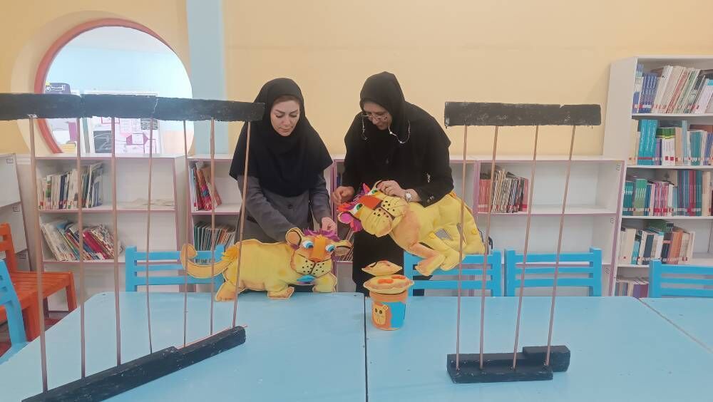 کتاب‌ها روی صحنه خیال؛ اجرای طرح «کتاب‌نما» در مراکز کانون استان فارس