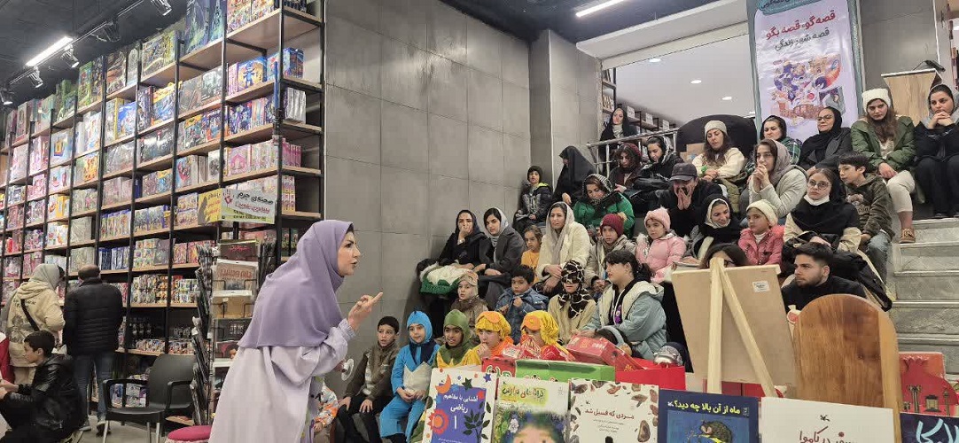 کاروان یلدا با قصه‌ها و نمایش‌های شاد به شهر فرهنگ و هنر چهارباغ بالای اصفهان رسید