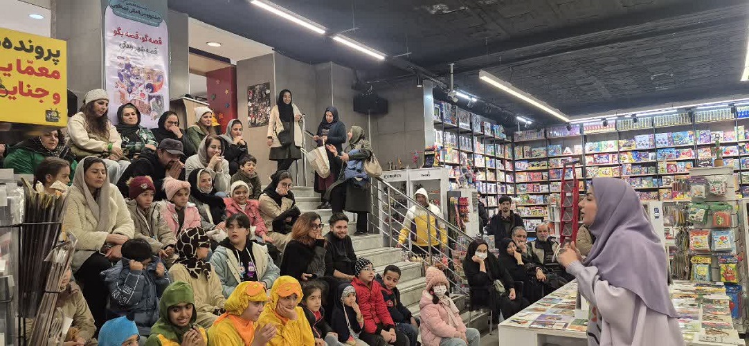 کاروان یلدا با قصه‌ها و نمایش‌های شاد به شهر فرهنگ و هنر چهارباغ بالای اصفهان رسید