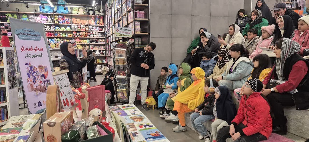 کاروان یلدا با قصهها و نمایشهای شاد به شهر فرهنگ و هنر چهارباغ بالای اصفهان رسید