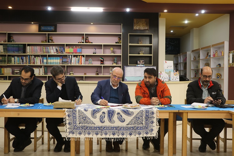 دیدار مدیرکل کانون با نماینده مردم شاهینشهر و میمه در مجلس شورای اسلامی