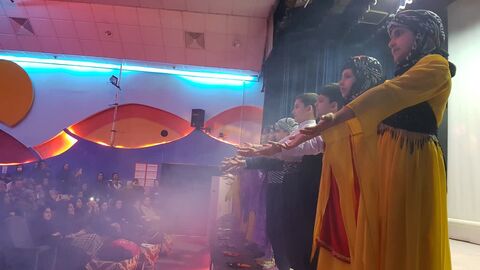 کرمانشاه.  اجرای دو سرود