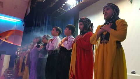 کرمانشاه.  اجرای دو سرود