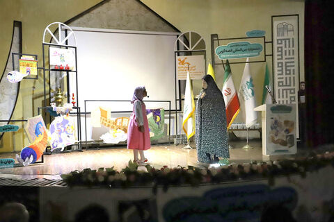 قصه‌ها در قاب تصویر/ آیین پایانی مرحله استانی بیست‌وهفتمین جشنواره قصه‌گویی استان اردبیل