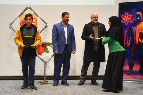 آیین تجلیل از برگزیدگان هفدهمین جشنواره هفته پژوهش کانون استان قم