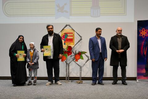 آیین تجلیل از برگزیدگان هفدهمین جشنواره هفته پژوهش کانون استان قم