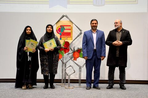 آیین تجلیل از برگزیدگان هفدهمین جشنواره هفته پژوهش کانون استان قم