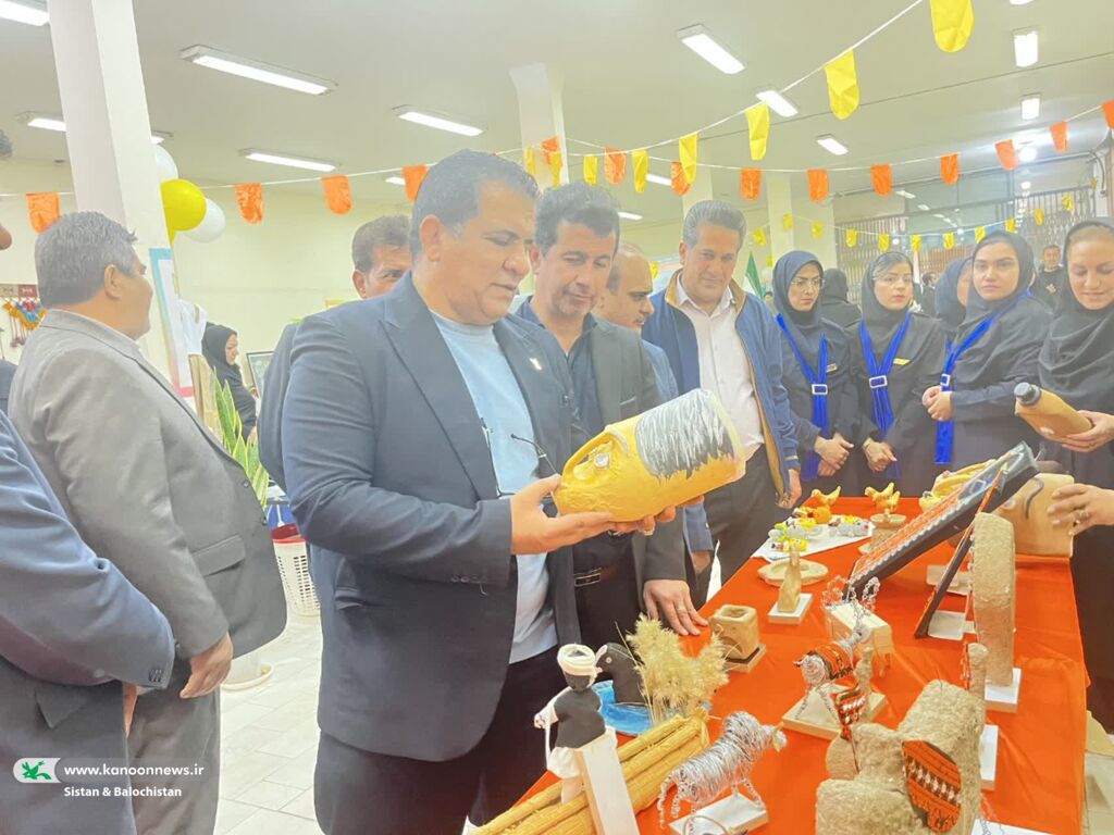 برگزاری نمایشگاه دست‌سازه‌های خلاق اعضای کانون در دانشگاه اسلامی واحد زابل