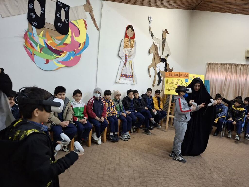 آشنایی اعضای کانون گرگان با فناوری واقعیت مجازی در هفته پژوهش