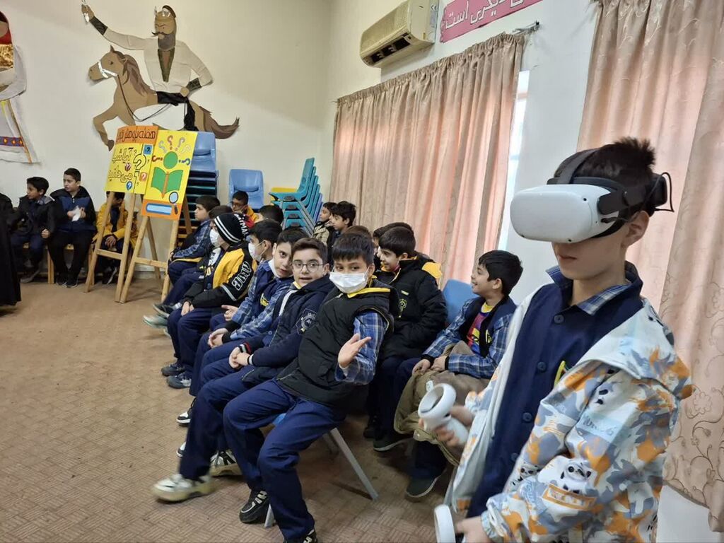 آشنایی اعضای کانون گرگان با فناوری واقعیت مجازی در هفته پژوهش