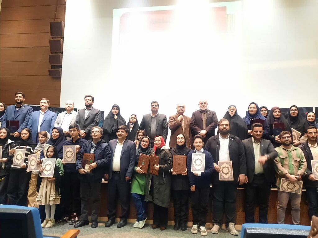 افتخارآفرینی مسئول مرکز هشتگرد در هفدهمین جشنواره ملی پژوهش