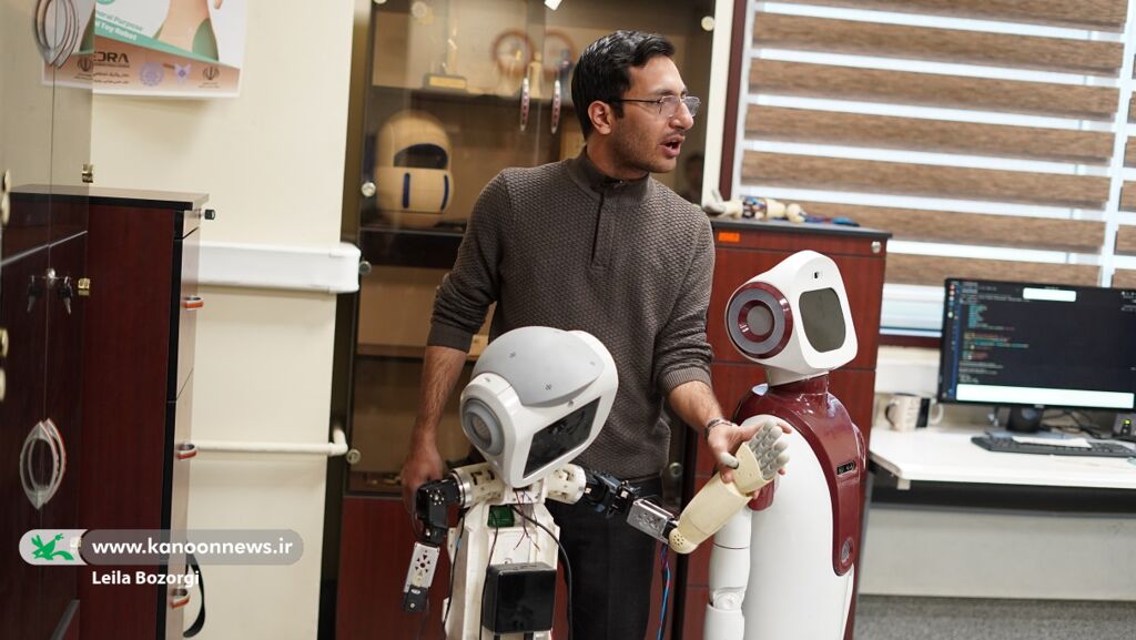 آشنایی اعضای نوجوان کانون استان مرکزی با رباتهای شریف